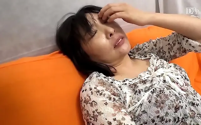 Sultry mature lady seduces with deepthroat action in vintage bedroom