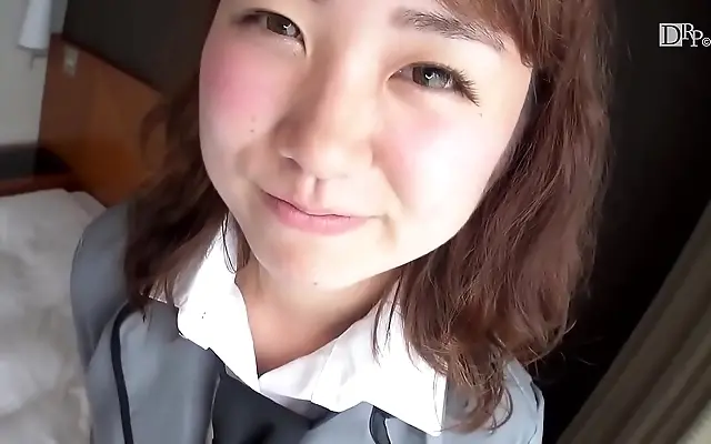 子伦 人爽 处破 久久a Kneeling in uniform she takes control with a hungry blowjob
