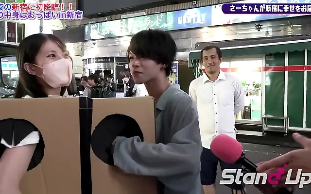 把腿 码久久 做爰视频 Intense curiosity builds as the box opens in Shinjuku's hidden corner