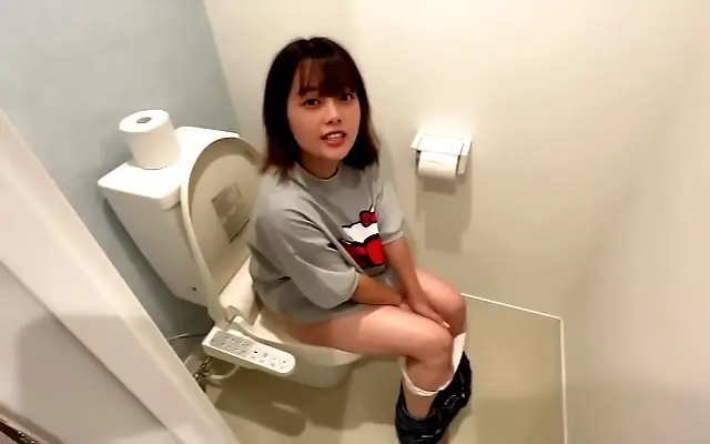 色欲A 国产精品人 把腿 看一区 Visiting friend's place turns into steamy unexpected pleasure