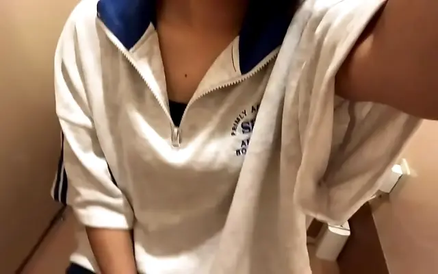 Two teens sneak steamy supermarket stall session for wet release