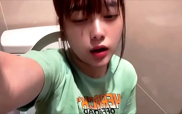 A片在线 高清无码 特黄A片 Supermarket Bathroom Solo Play Foot Orgasm Bliss