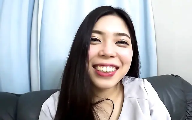 Cum swallowed deep by a shy Japanese amateur in Tokyo fling