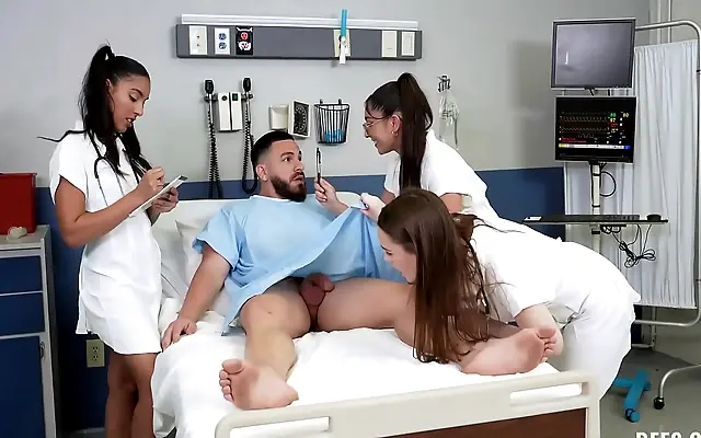 中文在线 未删减版 影片 午夜亚洲 Rides Three Dicks in the Doctor's Office