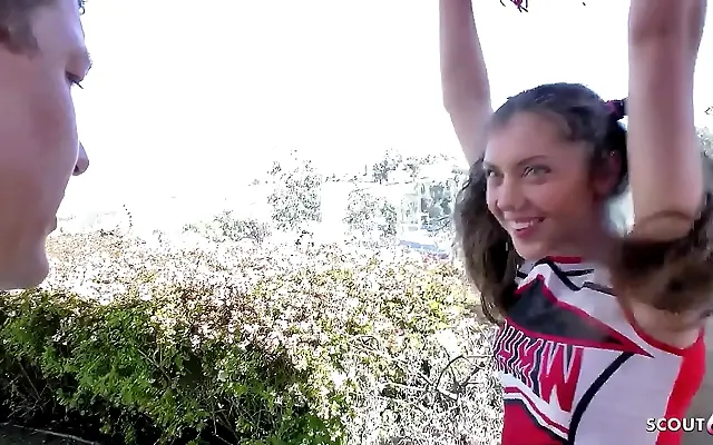 观看完整 国产性 视频+ 亚洲AV成人 Two People in Intense Home Alone Session with Cheerleader