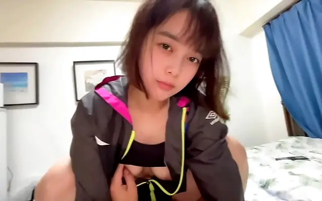东北 免费观看电视剧 亲子乱 公交车 Bedroom heats up fast as shy amateur takes Maca and rides him wild