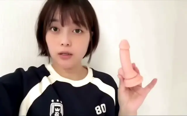 双腿 AV亚洲 蜜臀 Intense pleasure builds as she explores her small cock in a steamy solo session