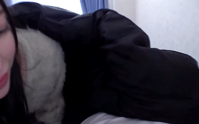Unhurried morning blowjob ignites a steamy homemade Asian fantasy