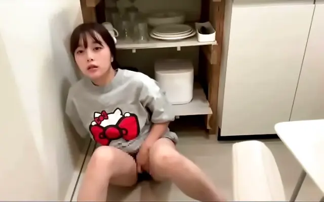 片免费观看 高潮喷水 免费无码又爽又刺 Bed beneath her, fingers dancing as a lonely college girl chases ecstasy alone
