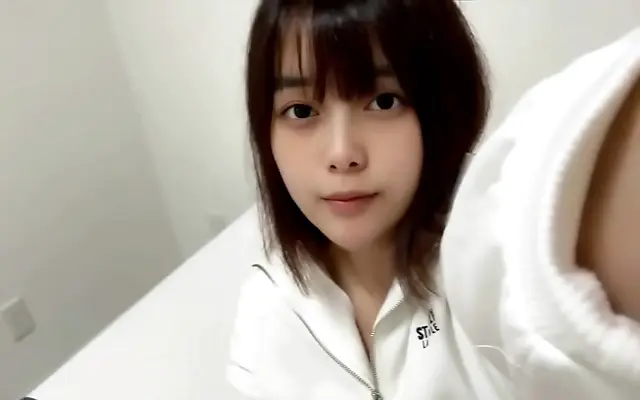 Blushing Asian beauty reaches climax in tight new jeans solo