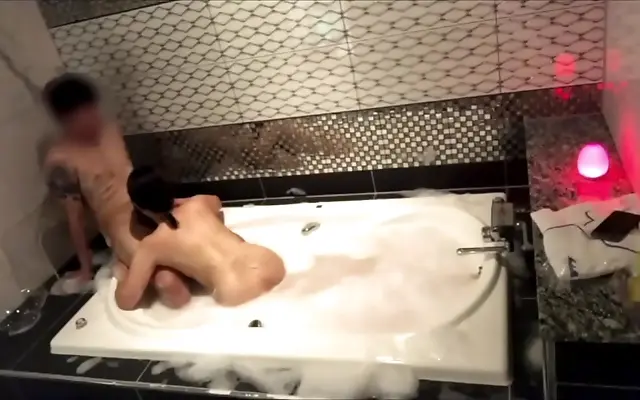 Her Secret Soaking Session Turns Into Wild Amateur Fun