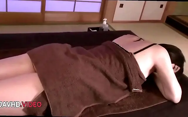 Silk Garter Tempts Asian Beauty Kotone Kuroki to Creampie Ecstasy
