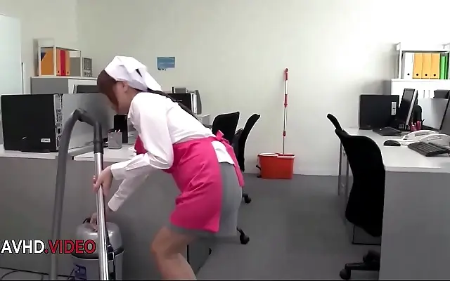 Kneels for Hardcore Suction as Chihiro Akino Nails the CreampieFantasy